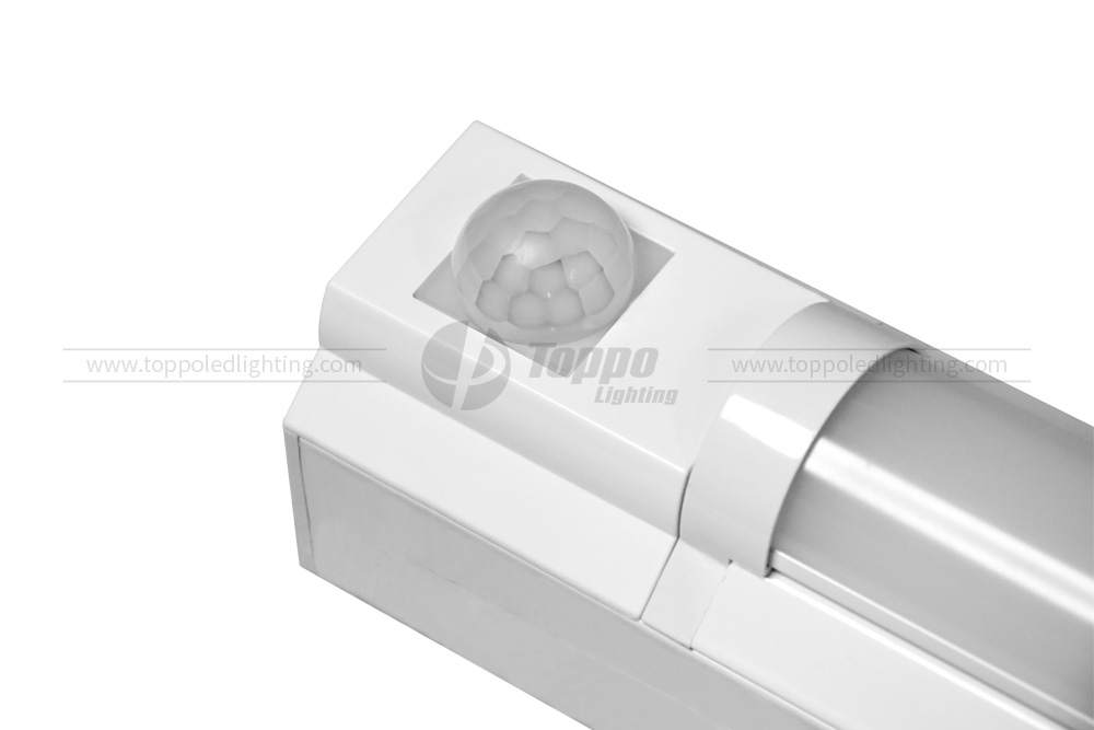 PIR T8 LED Slim Batten (3)